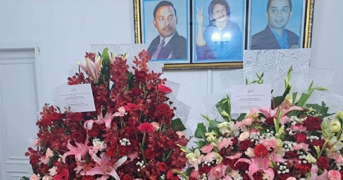 খালেদা জিয়ার সুস্থতা কামনা করে ফুল পাঠিয়েছেন পাকিস্তানের প্রধানমন্ত্রী
