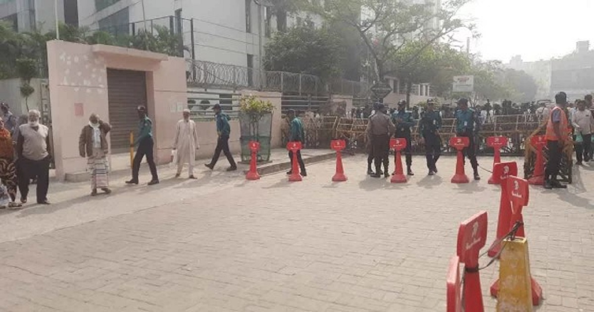 এভারকেয়ার হাসপাতালের সামনে নিরাপত্তা জোরদার