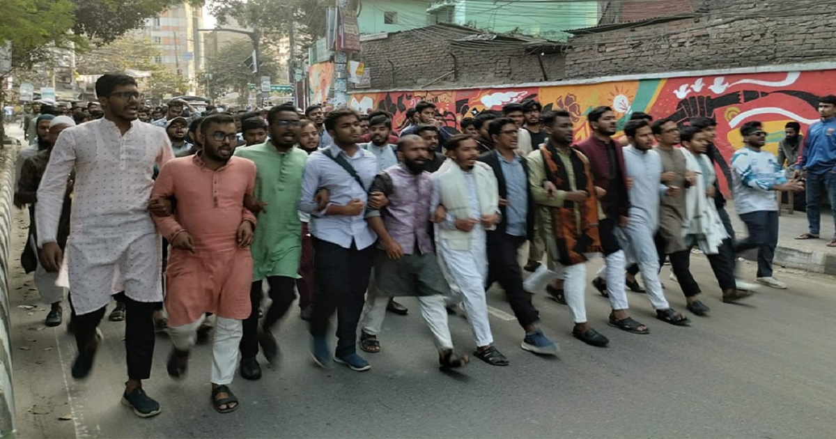 হাদি গুলিবিদ্ধ: জগন্নাথ বিশ্ববিদ্যালয়ে বিক্ষোভ