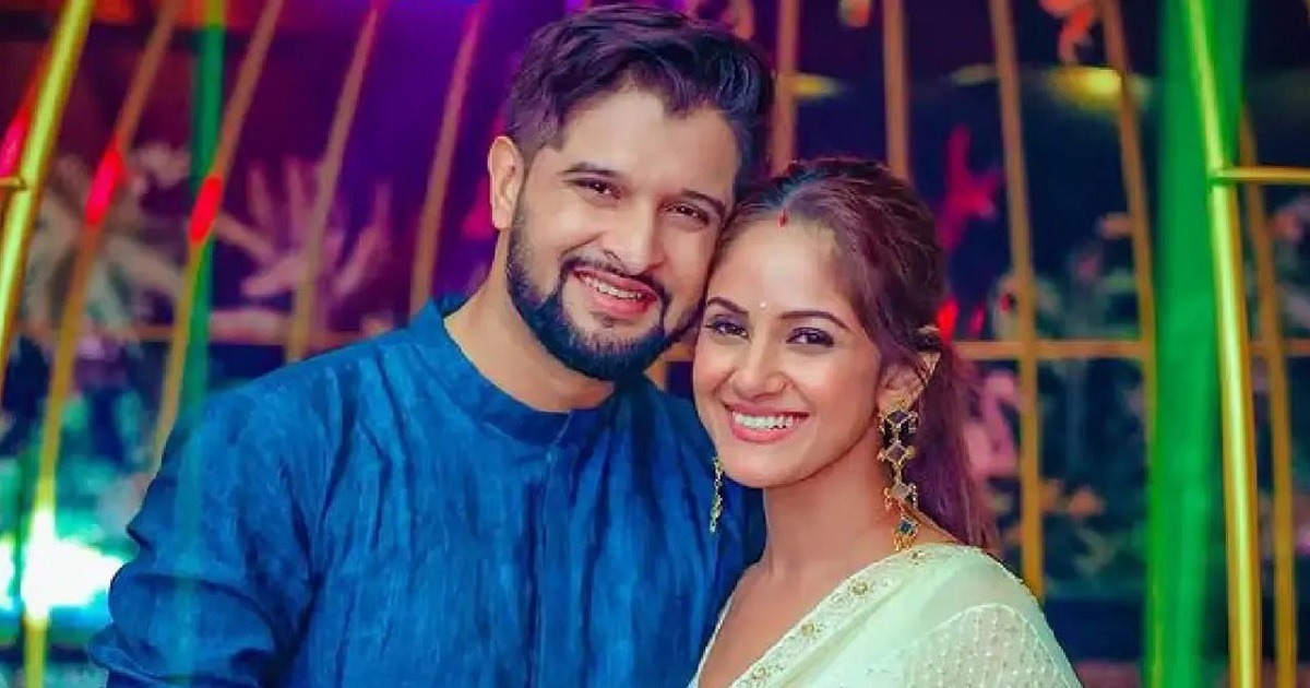 বিচ্ছেদ গুঞ্জনে নীল-তৃণা