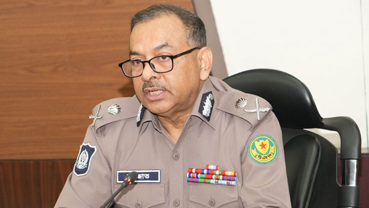 আন্দোলনকারীদের ধৈর্য্য ধরার আহবান ডিএমপি কমিশনারের