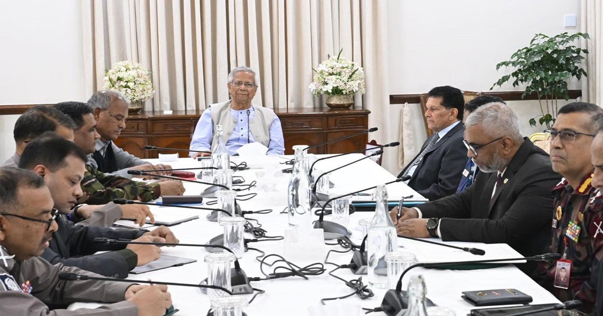 আইনশৃঙ্খলা পরিস্থিতি স্বাভাবিক রাখতে কঠোর নির্দেশ প্রধান উপদেষ্টার