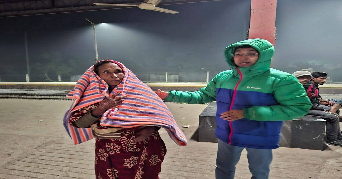 আর্তমানবতার সেবায় জেলা প্রশাসক
