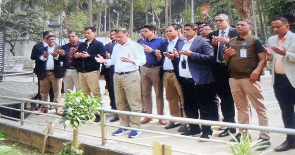 শহীদ ৫৭ সেনার কবর জিয়ারত করলেন তারেক রহমান