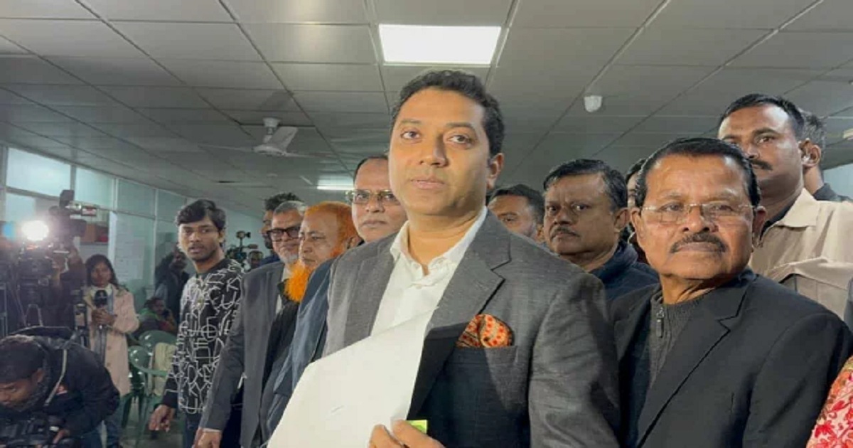 ঢাকা-১৩ আসনে মনোনয়নপত্র জমা দিলেন ববি হাজ্জাজ