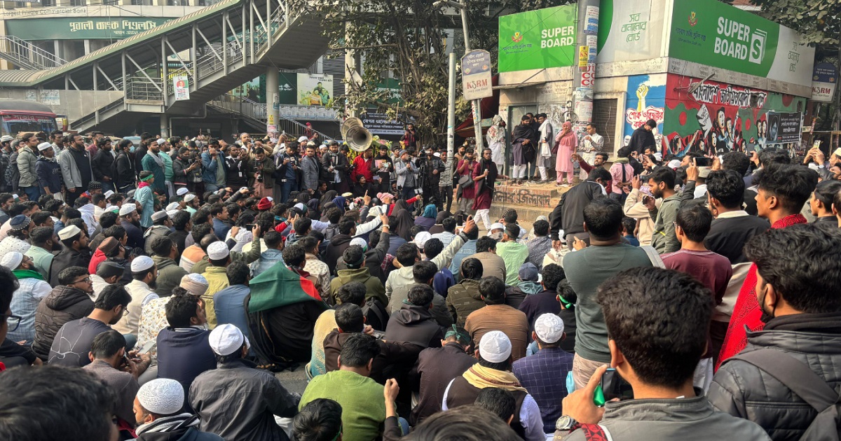 ফের শাহবাগে অবস্থান নিয়েছে ইনকিলাব মঞ্চ