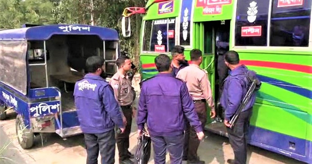 চলন্ত বাসে রাতভর গণধর্ষণ, চালক-হেলপারসহ গ্রেফতার ৩