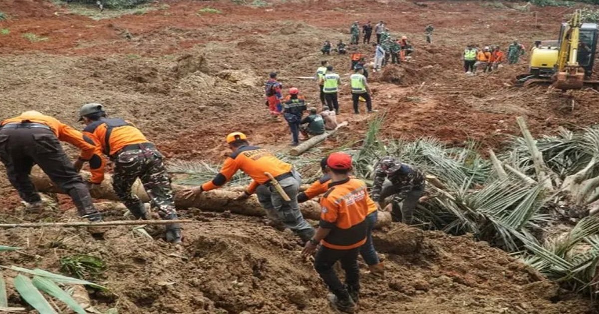 ভয়াবহ ভূমিধসে ইন্দোনেশিয়ায় নিহত ৭, নিখোঁজ ৮২