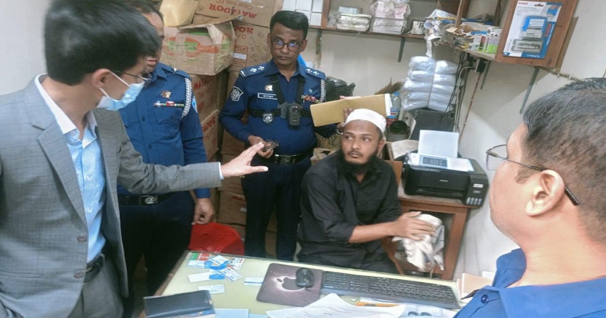লক্ষ্মীপুরে অবৈধ ভোটের সিল জব্দ: দুইজনের নামে মামলা, একজন গ্রেফতার
