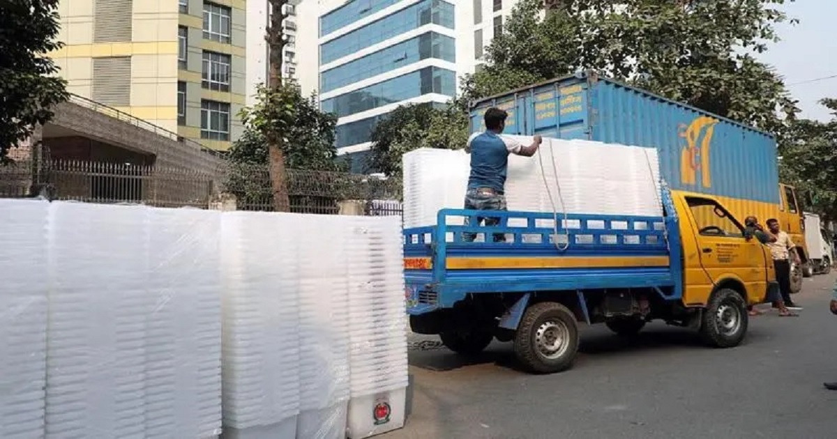 কেন্দ্রে পৌঁছাতে শুরু করেছে ব্যালট
