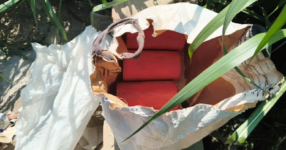 কুষ্টিয়ায় ভোটকেন্দ্রের পাশ থেকে ককটেল সদৃশ বস্তু উদ্ধার