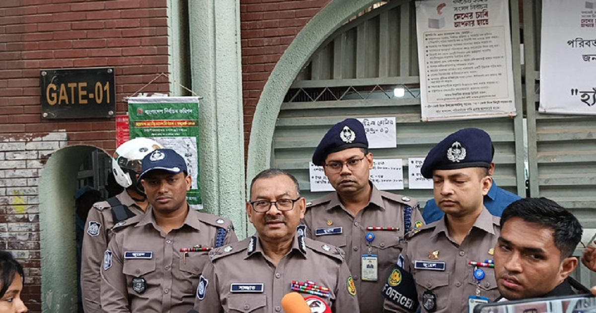 শান্তিপূর্ণভাবে ভোটগ্রহণ চলছে, কোনো শঙ্কা নেই: ডিএমপি কমিশনার