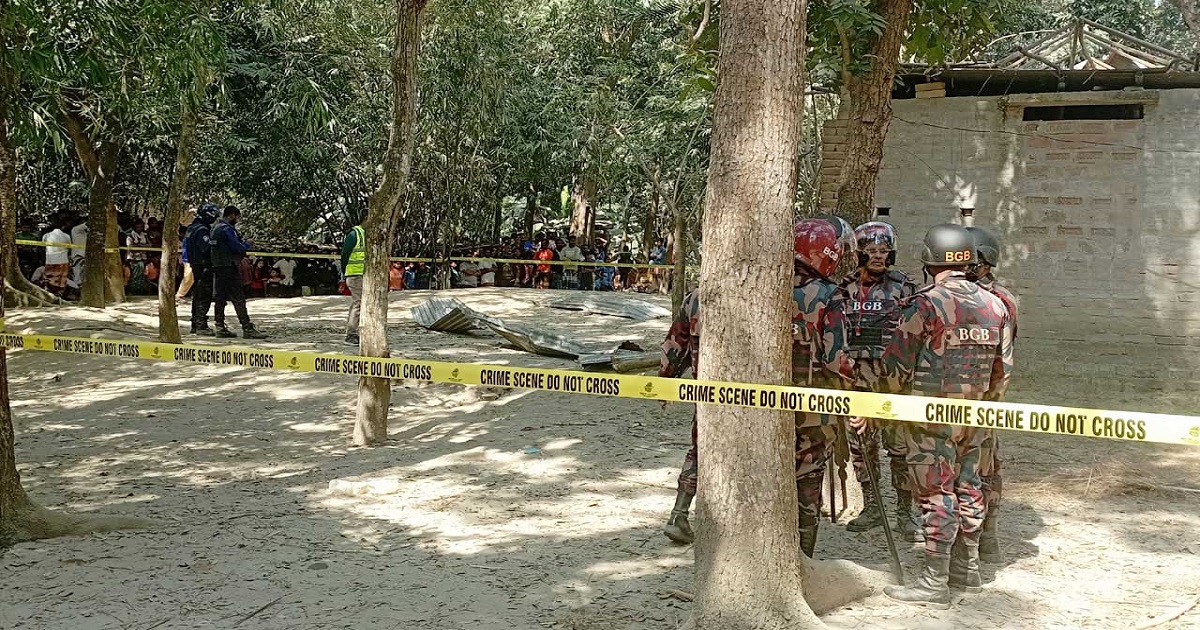 চাঁপাইনবাবগঞ্জে ককটেল বিস্ফোরণে নিহত দুইজনের পরিচয় মিলেছে