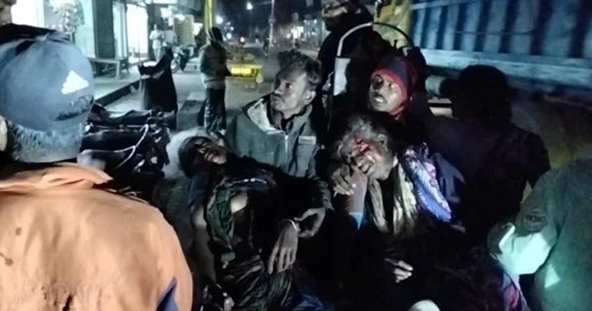 শিয়ালের সঙ্গে ধাক্কায় আলমসাধু উল্টে নারী নিহত, ১৫ জন আহত