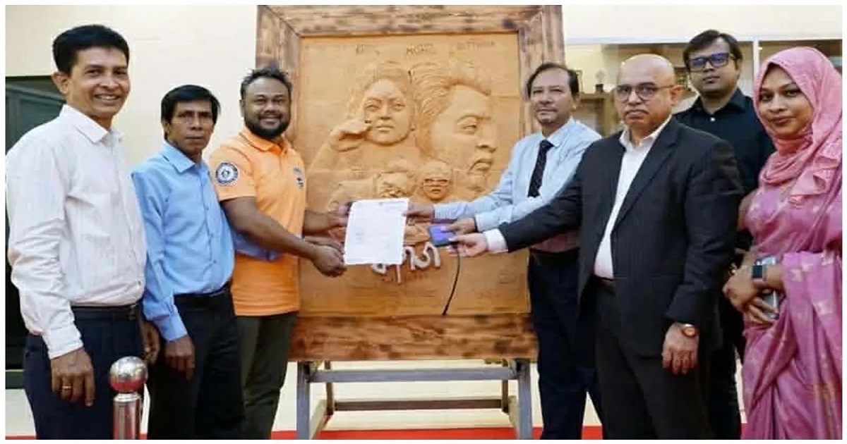 চলচ্চিত্র আর্কাইভের জাদুঘরে দর্শনার্থীদের জন্য উন্মুক্ত মাটির পোস্টার 'কাগজ’