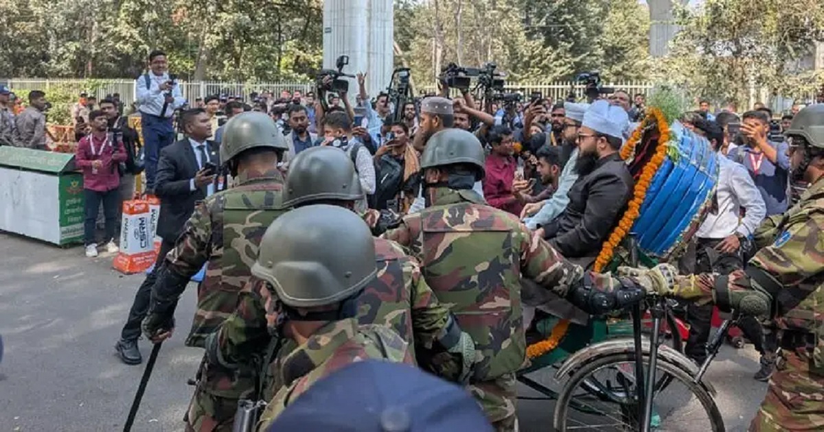 শপথ নিতে রিকশায় আসলেন নবনির্বাচিত সংসদ সদস্য