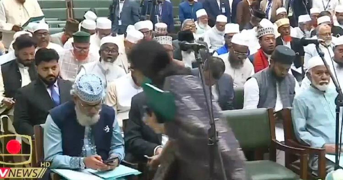সংবিধান সংস্কার পরিষদ শপথের  শুরুতেই বেরিয়ে গেলেন রুমিন