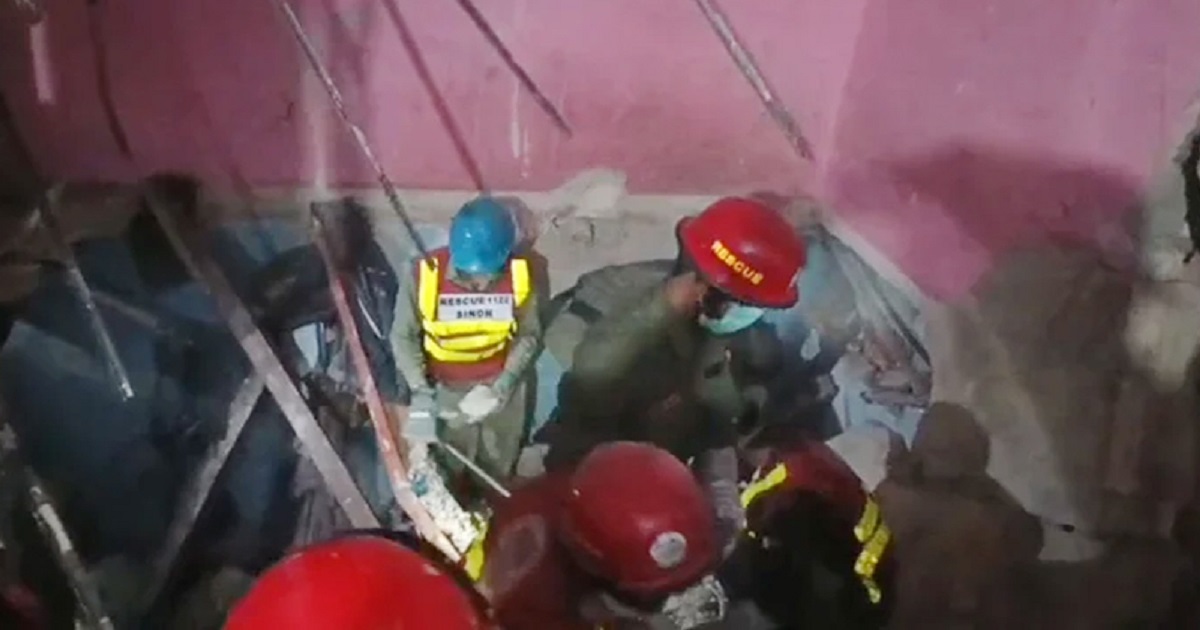 পাকিস্তানে গ্যাস বিস্ফোরণে ভবন ধস, নিহত অন্তত ১২