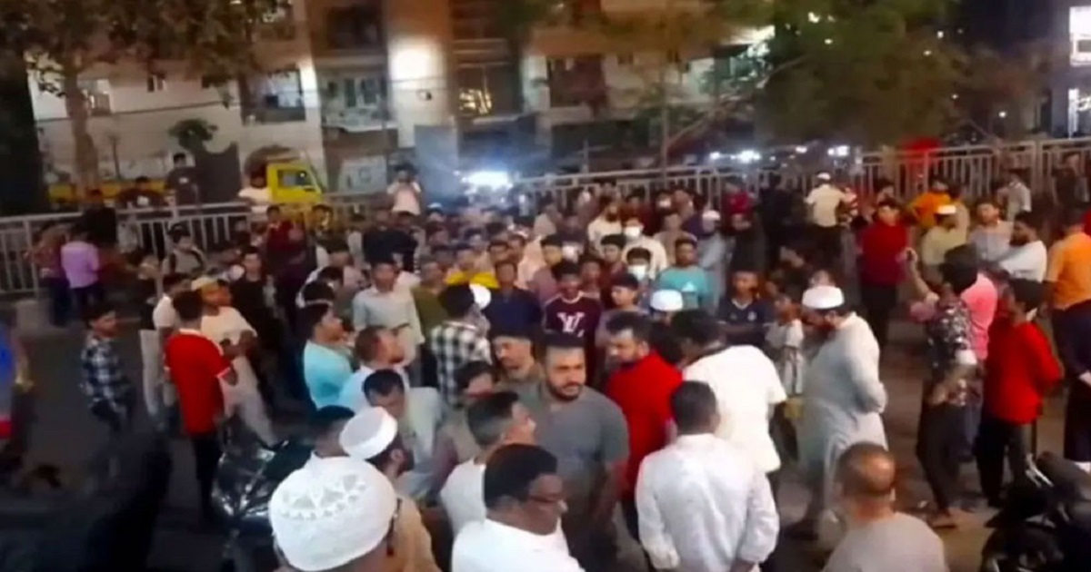চাঁদাবাজির প্রতিবাদে রাজধানীতে থানা ঘেরাও