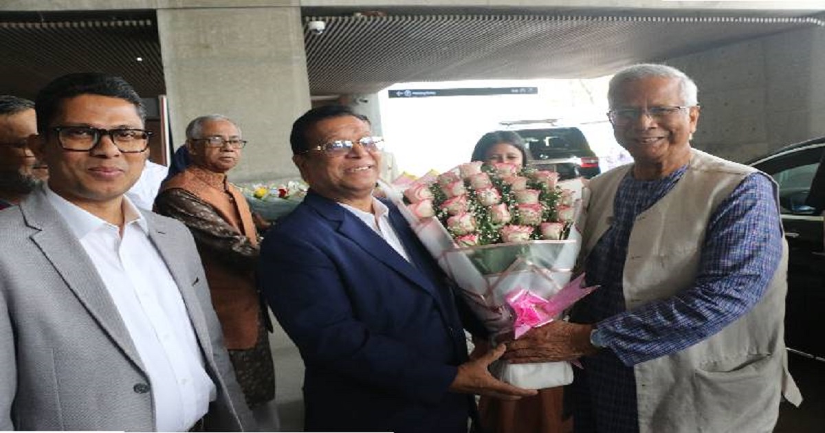ড. ইউনূস ফিরলেন নিজ কার্যালয় ‘ইউনূস সেন্টারে’