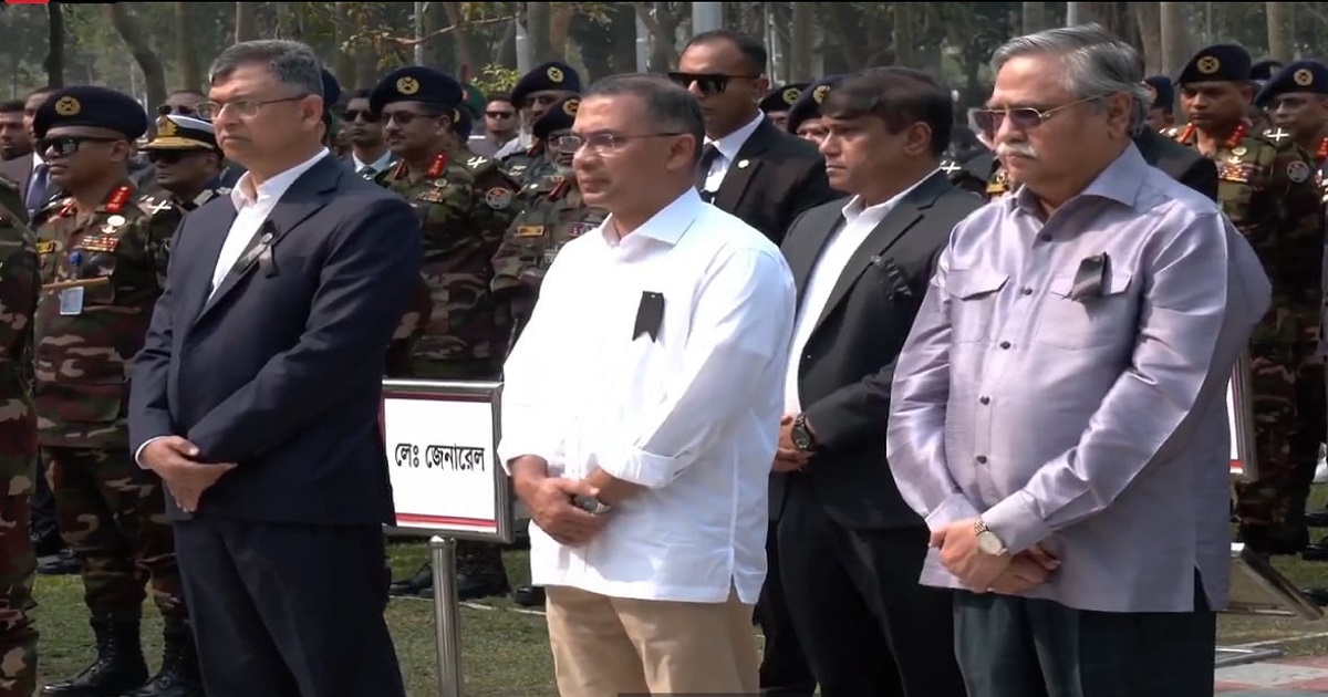 পিলখানা হত্যাকাণ্ডে শহিদদের প্রতি রাষ্ট্রপতি ও প্রধানমন্ত্রীর শ্রদ্ধা