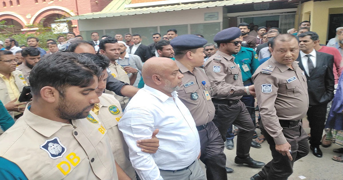আদালতে হট্টগোল: বরিশাল আইনজীবী সমিতির সভাপতি কারাগারে