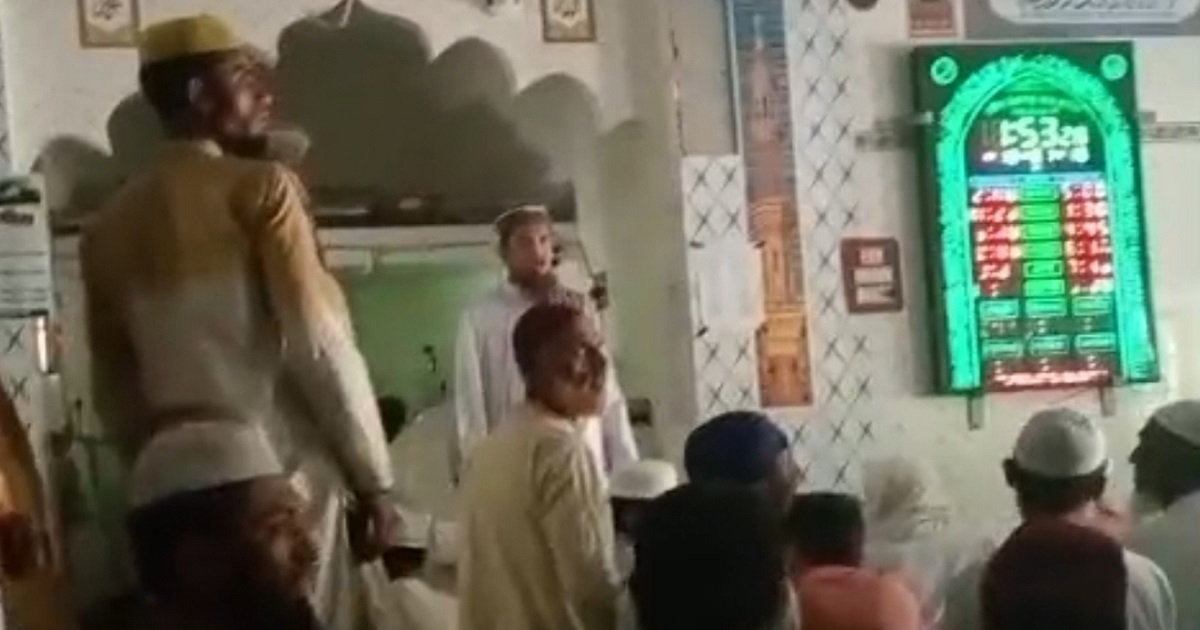সাতক্ষীরায় ভূমিকম্প, আতঙ্কে রাস্তায় মানুষ