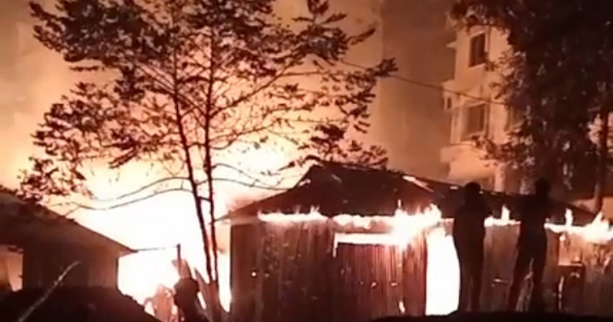 কালিয়াকৈরে কলোনি ও তুলার গোডাউনে আগুন