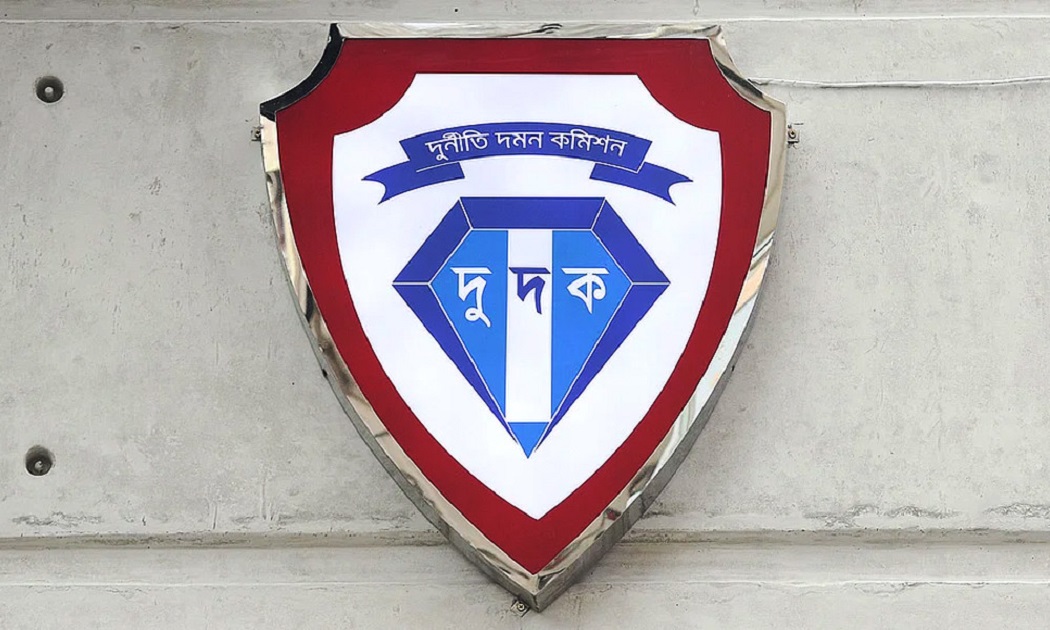 দুদক চেয়ার‍ম্যান ও দুই কমিশনারের পদত্যাগ