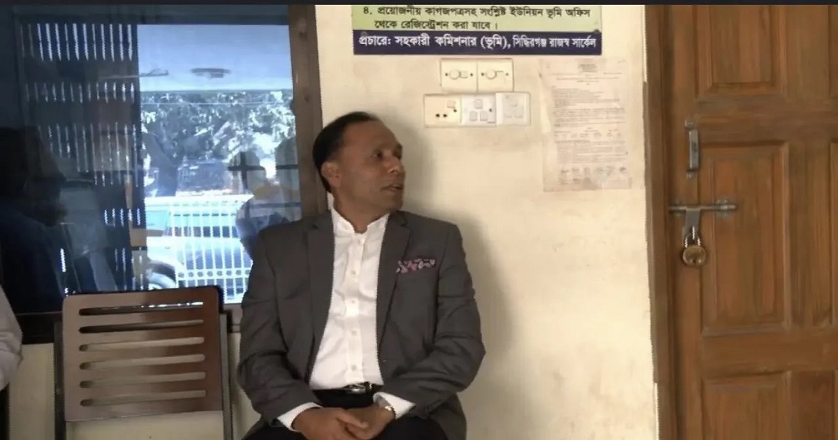 ভূমি অফিসে প্রতিমন্ত্রী দরজায় তালা