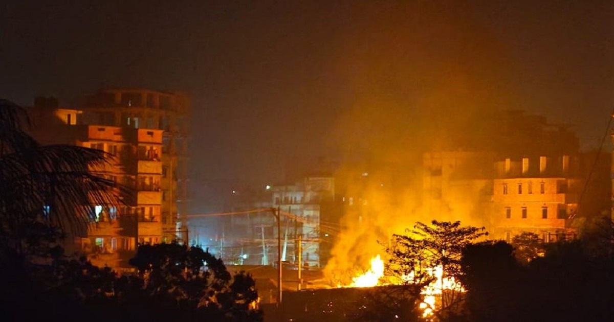 আশুলিয়ায় ফার্নিচারের দোকানে আগুন