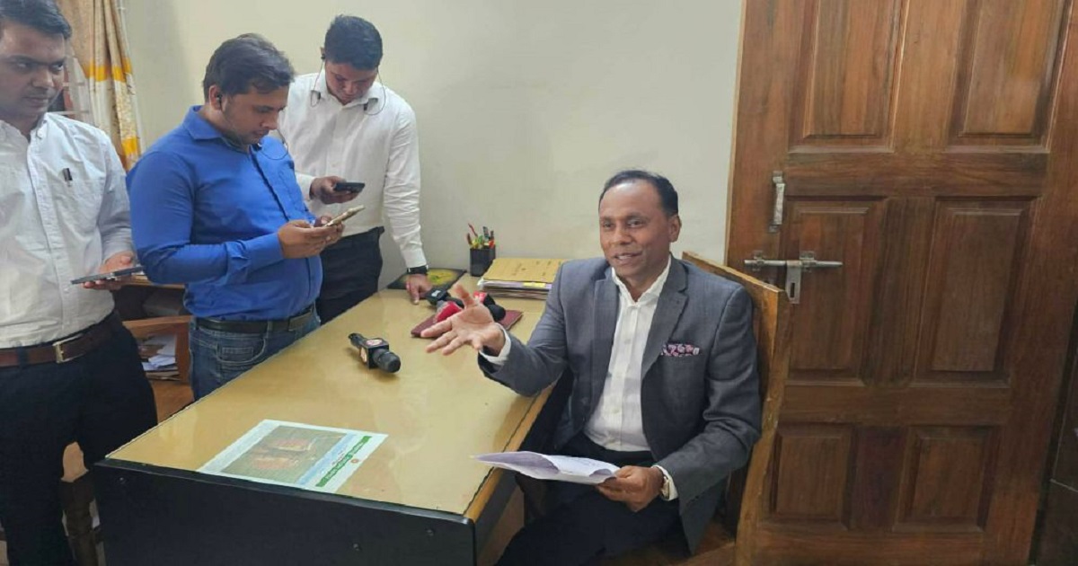 নারায়ণগঞ্জে ভূমি অফিসে অনুপস্থিতি, তিন কর্মকর্তা বদলি