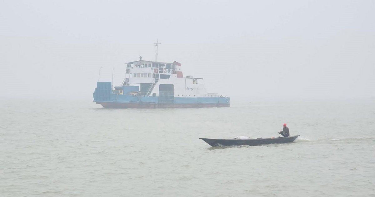 ২ ঘণ্টা বন্ধ থাকার পর দৌলতদিয়া-পাটুরিয়ায় ফেরি চলাচল শুরু