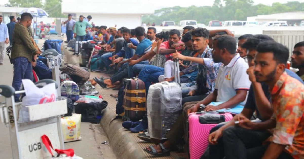 আটকে পরা প্রবাসীদের সহায়তায় চালু হলো হটলাইন