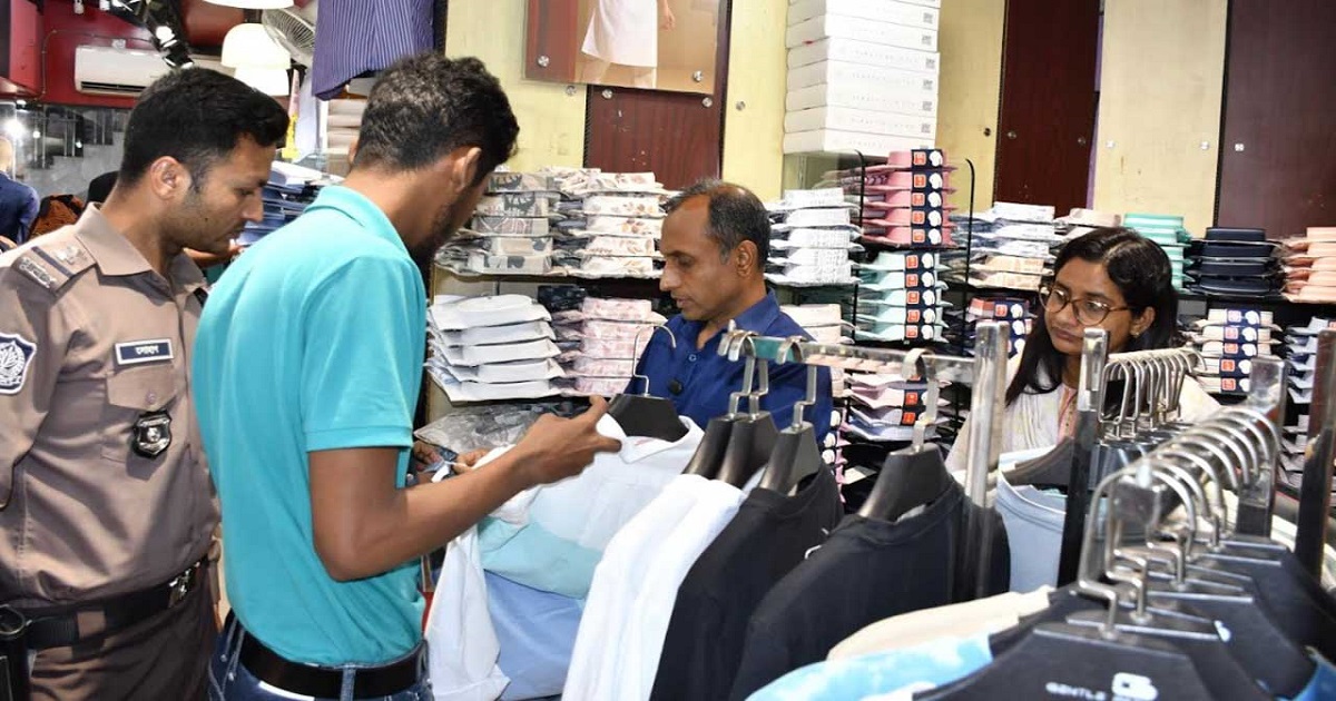পোশাকে ডাবল স্টিকার,জেন্টেল পার্ককে ৫০ হাজার টাকা জরিমানা