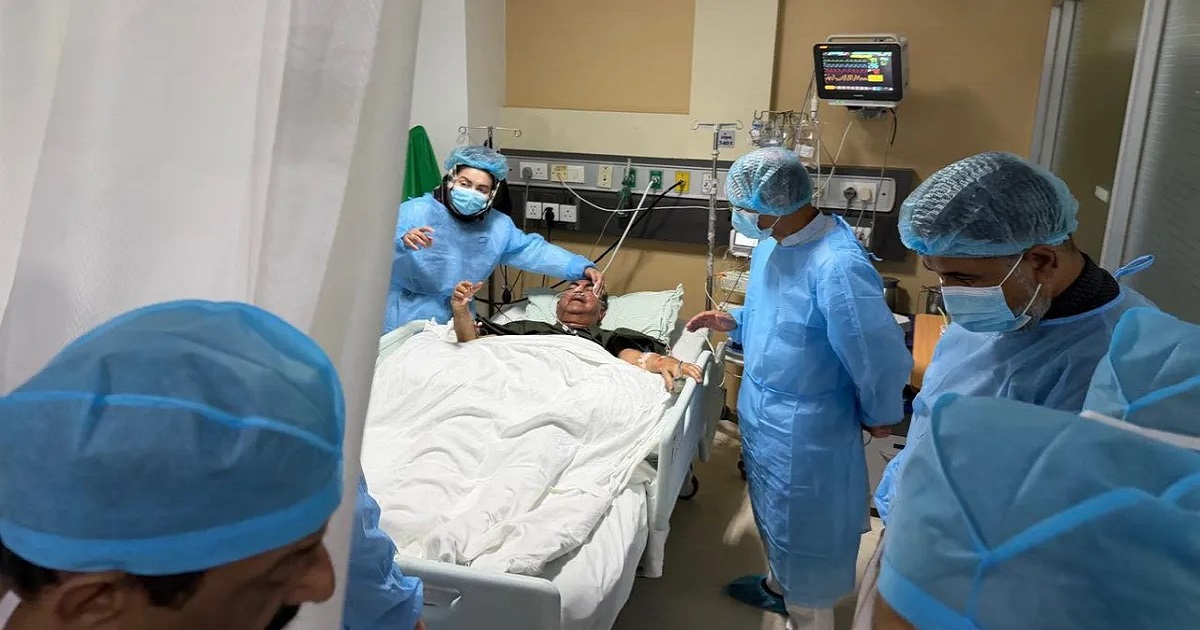 মির্জা আব্বাসকে দেখতে হাসপাতালে প্রধানমন্ত্রী