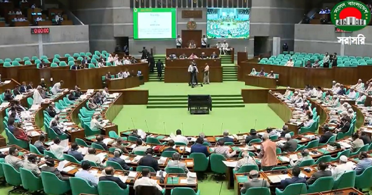 রাষ্ট্র আবেগ দিয়ে নয়, সংবিধান ও আইন দিয়ে পরিচালিত হয়: স্বরাষ্ট্রমন্ত্রী