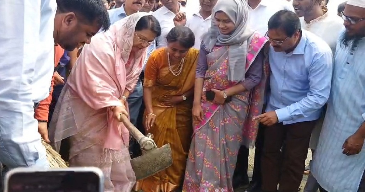 খাল পুনঃখনন মানুষের ভাগ্যোন্নয়নে ভূমিকা রাখবে: বিমানমন্ত্রী