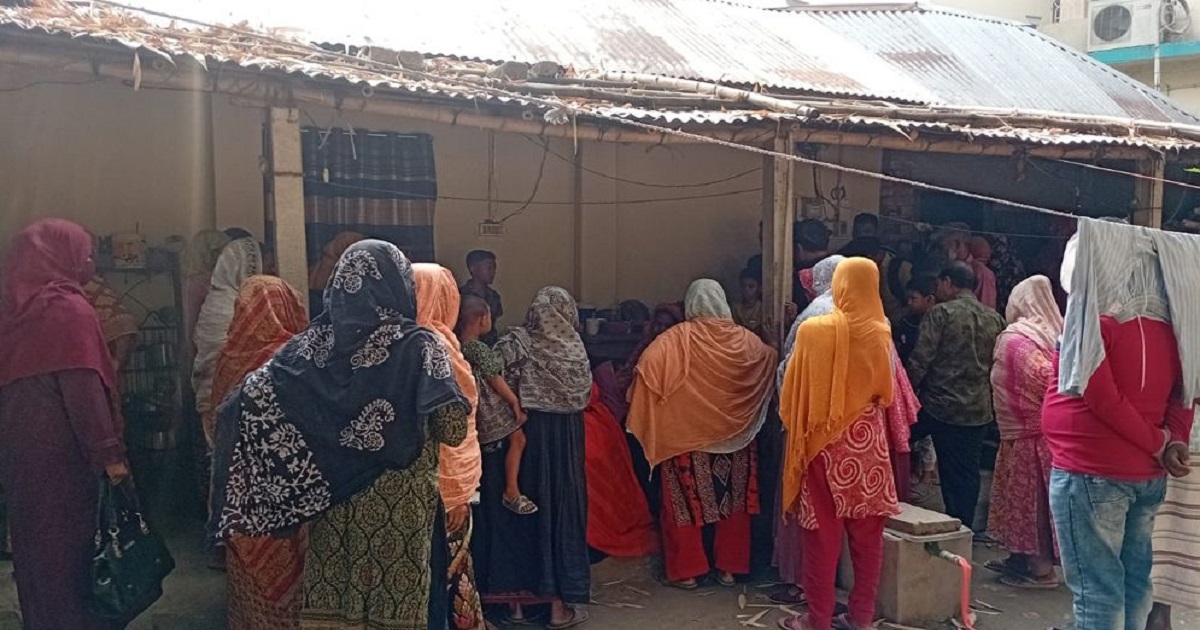 প্রতিপক্ষের ছুরিকাঘাতে প্রাণ গেল বাবার