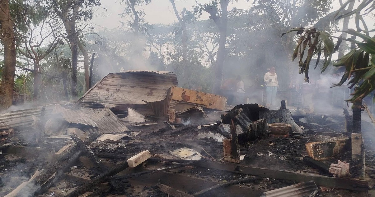 নেশার টাকা না পেয়ে বসতঘর জ্বালিয়ে দিলো ছেলে