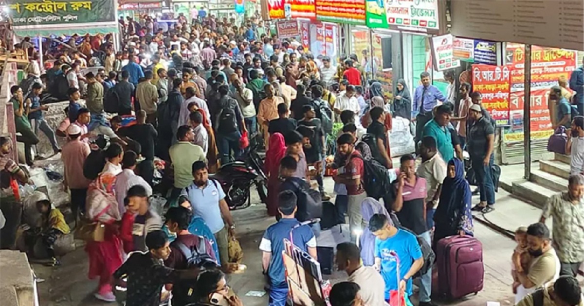 রাজধানী ছাড়ছে ঘরমুখো মানুষ, ঈদ যাত্রায় স্বস্তি-ভোগান্তি দুটোই