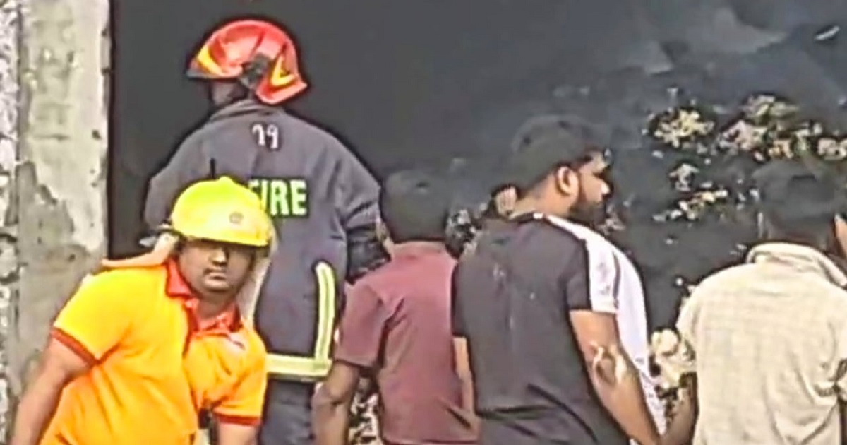 কালিয়াকৈরে ঝুটের গুদামে আগুন নিয়ন্ত্রণে কাজ করছে ফায়ার সার্ভিস