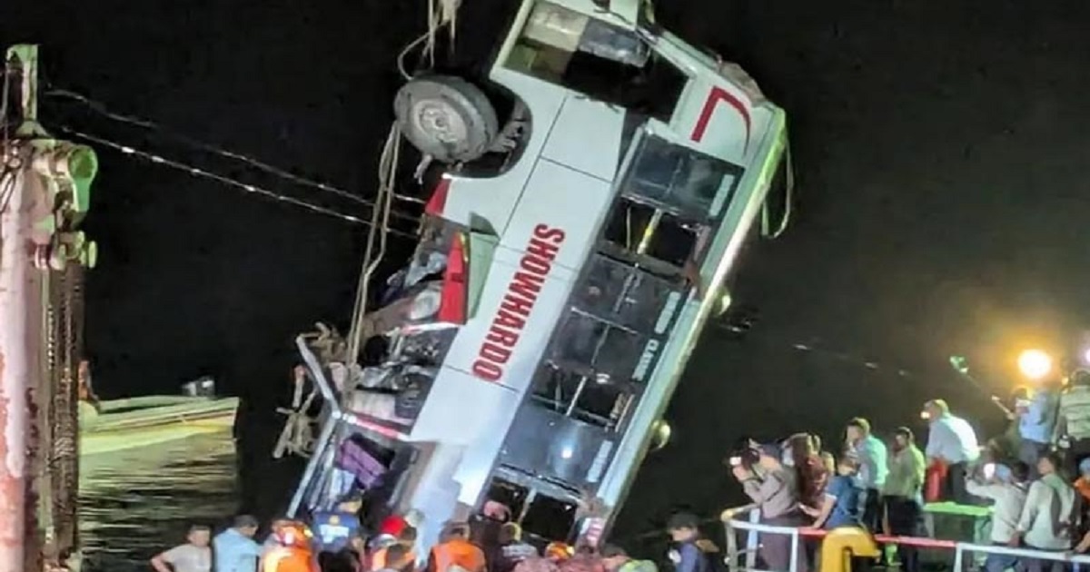 পদ্মায় বাসডুবির ঘটনায় দুটি তদন্ত কমিটি গঠন