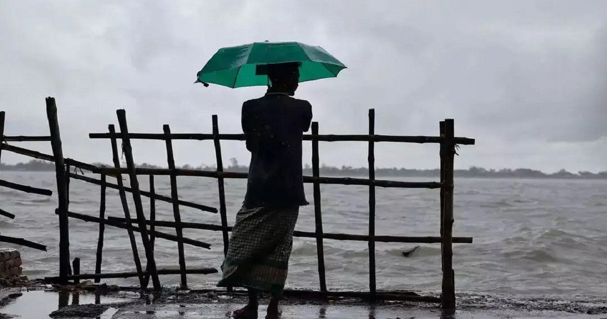 ৪৫-৬০ কিমি বেগে ঝড়ের আভাসে ৭ অঞ্চলের নদীবন্দরে সতর্কতা