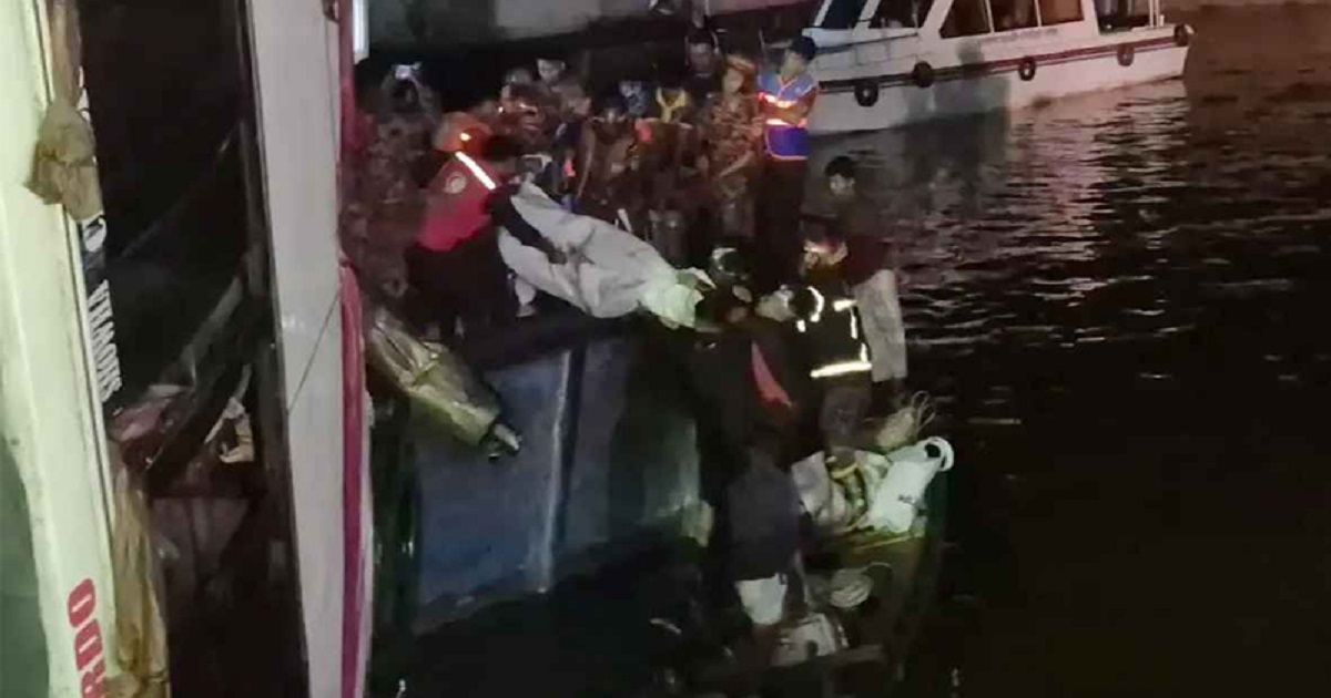 পদ্মায় বাসডুবির ঘটনায় ২৬ জনের মরদেহ উদ্ধার, শনাক্ত ২৩ যাত্রীর পরিচয়