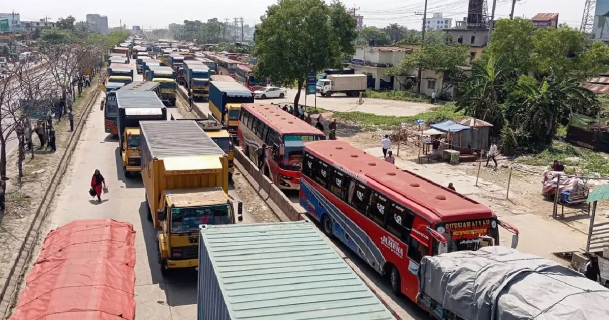 নাসা গ্রুপের  শ্রমিকদের ঢাকা-চট্টগ্রাম মহাসড়ক অবরোধ