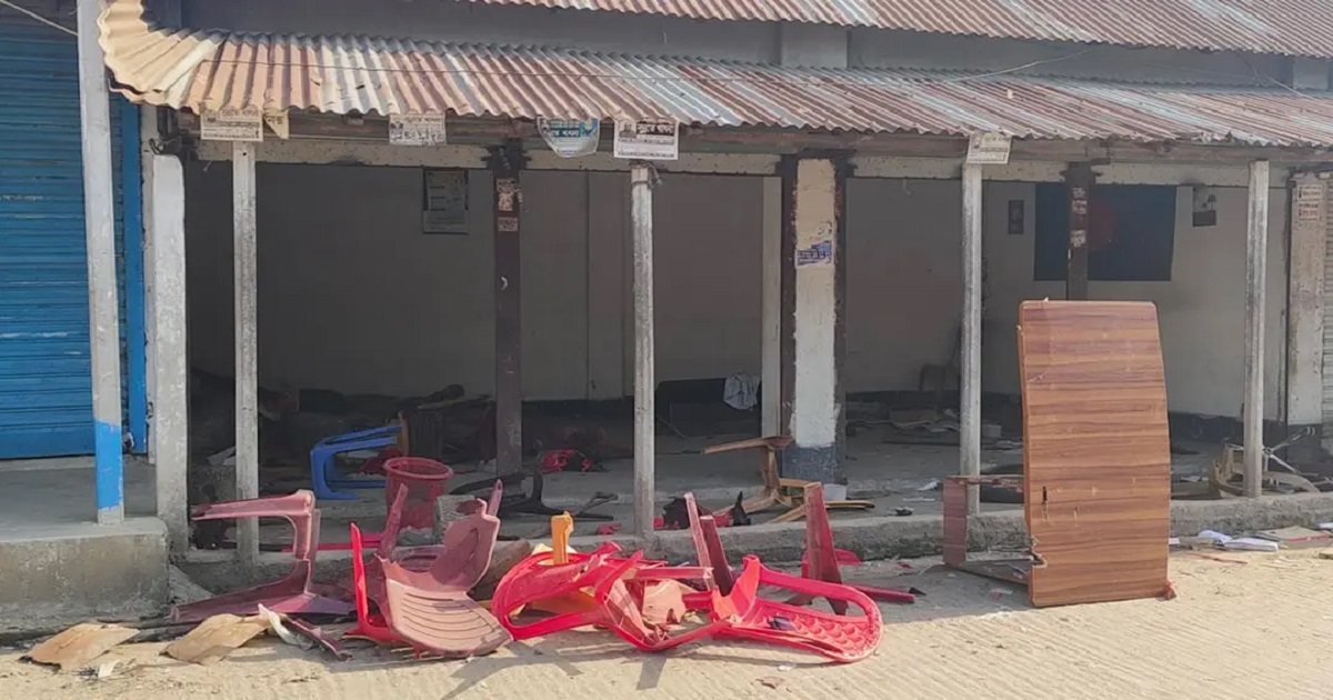 বাবাকে লক্ষ্য করে ছেলের গুলি, আহত ৩