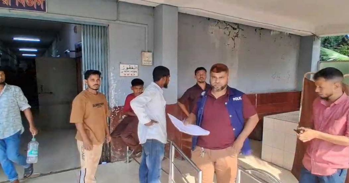 ছোট ছেলের ছুরিকাঘাতে বাবার মৃত্যু, বড় ছেলে আশঙ্কাজনক