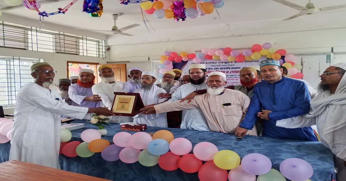 অবসরে শিক্ষাগুরু আতাউর রহমানের আবেগঘন বিদায় সংবর্ধনা