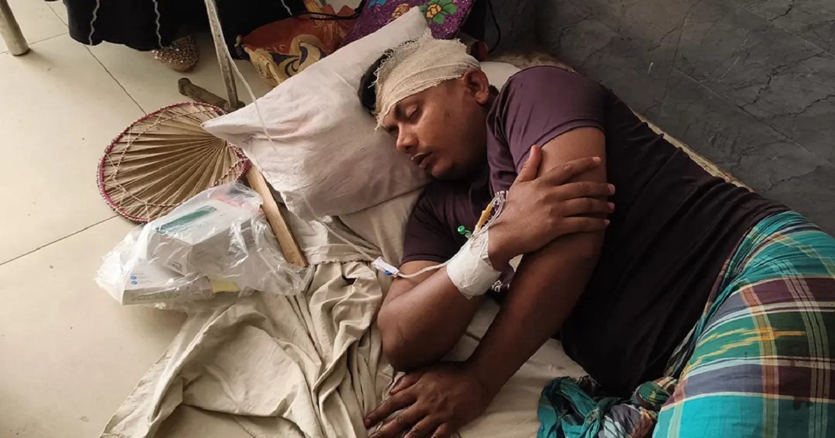 বাকিতে চা না দেয়ায় সংঘর্ষে আহত ১২